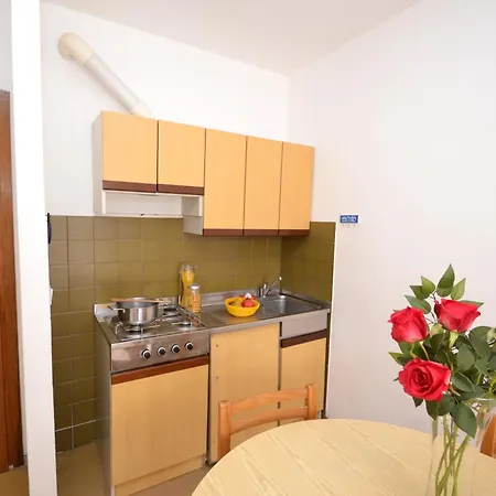 Sunny Right By The 公寓