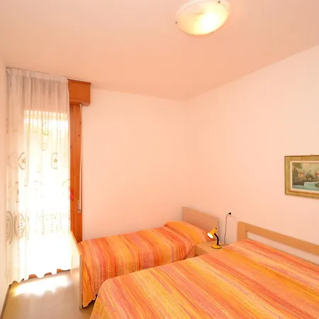 Sunny Right By The * 比比翁