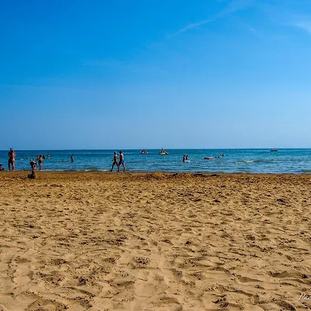 公寓 Sunny Right By The